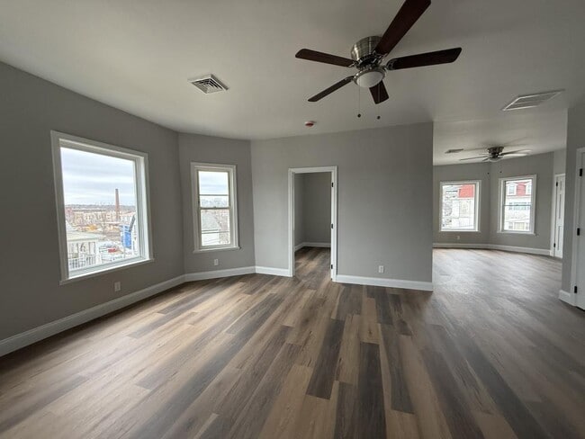 Building Photo - 21 Jones St