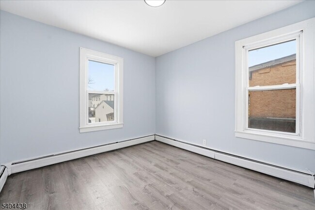 Building Photo - 102 Highland Ave