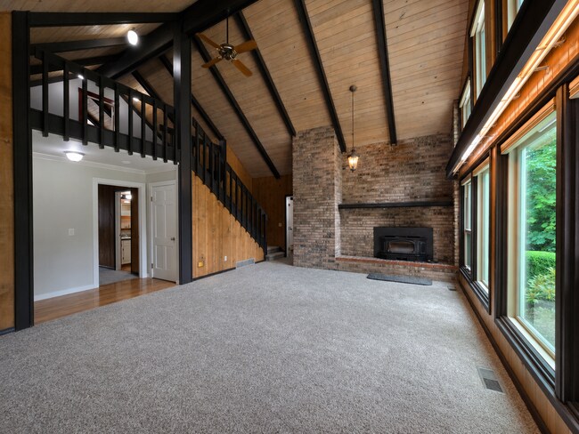 Building Photo - Private Arlington Retreat