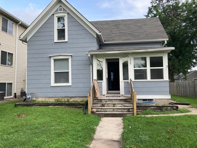 Primary Photo - Downtown Ames 3-Bedroom Furnished Home