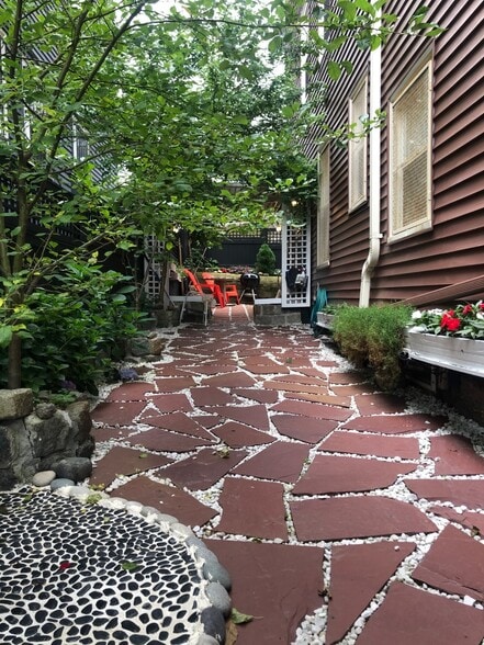 patio - 188 Hillside St