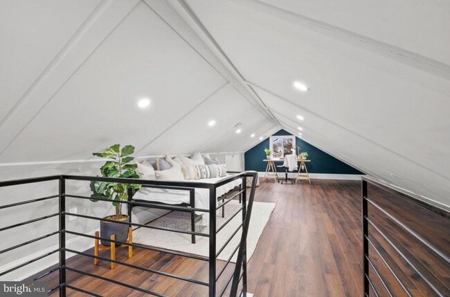 Building Photo - 612 44th St NE