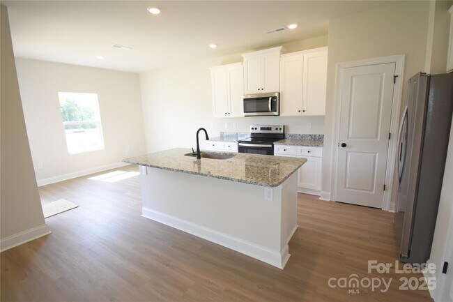 Building Photo - 3519 Narrow Ln