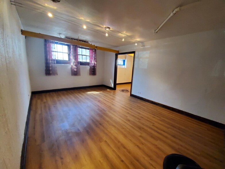 Building Photo - 963 Logan St