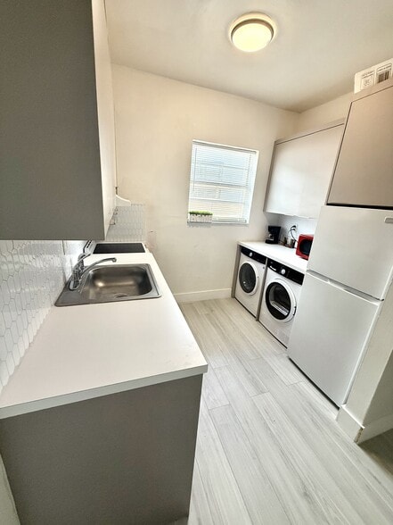 Building Photo - 1043 NW 2nd St