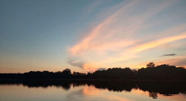 Building Photo - 15858 Lake Ave