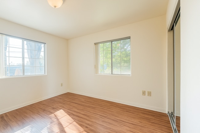 Building Photo - 3431 W 67th St