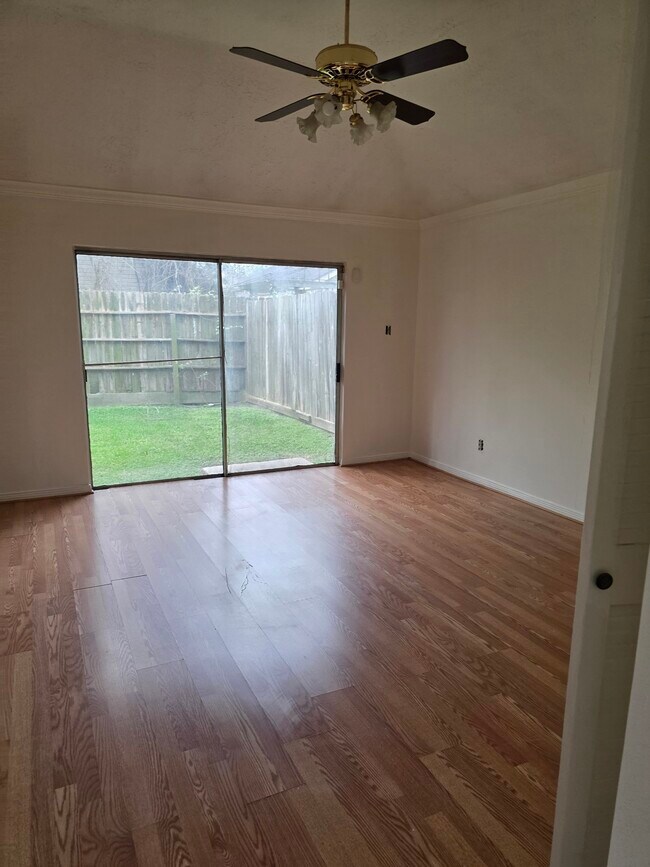 Building Photo - 7803 La Rochelle Cir