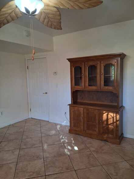 Kitchen/dining area - 770 Haines Ct