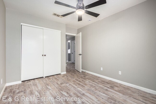 Building Photo - 3 br, 2 bath House - 3431 E Menadota Dr