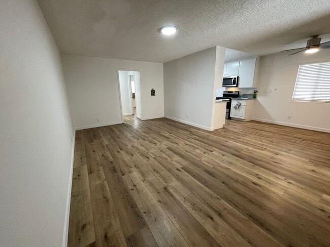 Interior Photo - 20353 Saticoy St