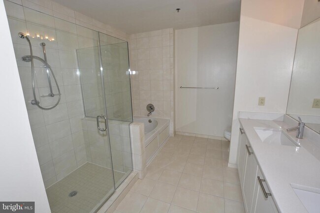 Building Photo - 5750 Bou Ave