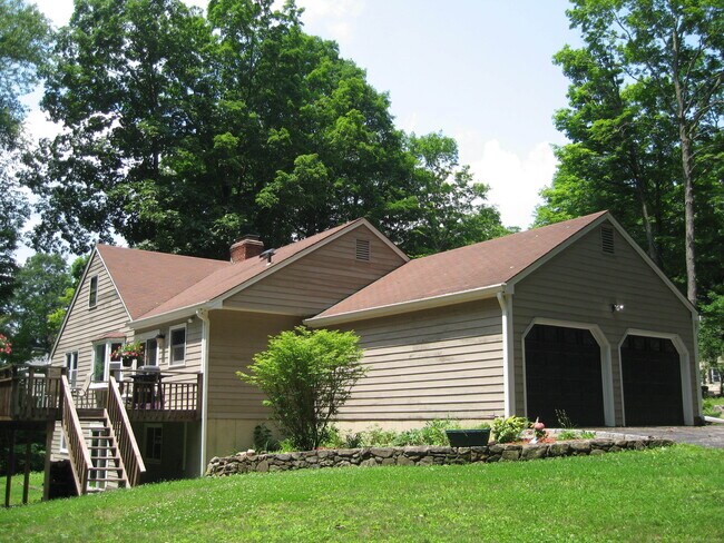 Building Photo - 7 Jarrod Dr