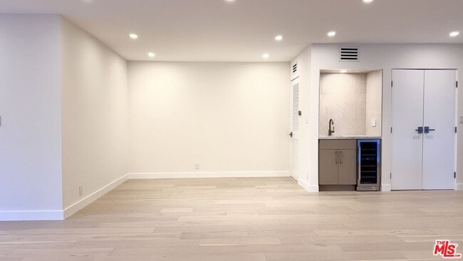 Building Photo - 414 N Palm Dr