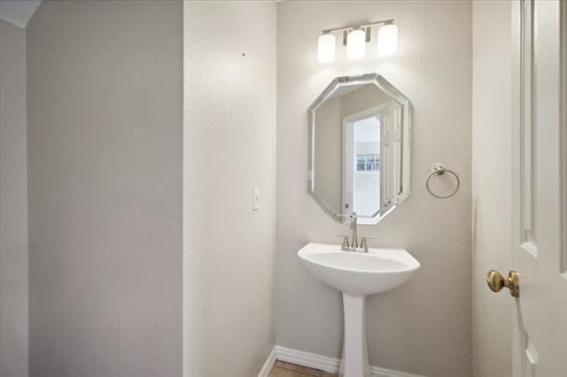 Building Photo - 14625 Windsor Ct