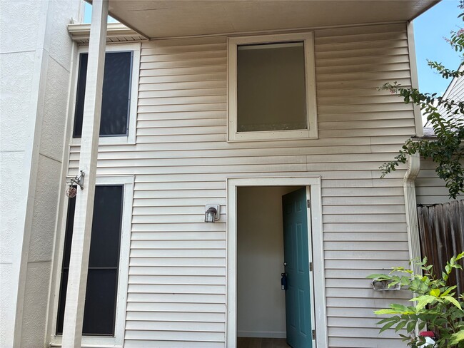 Building Photo - 6401 Deihl Rd