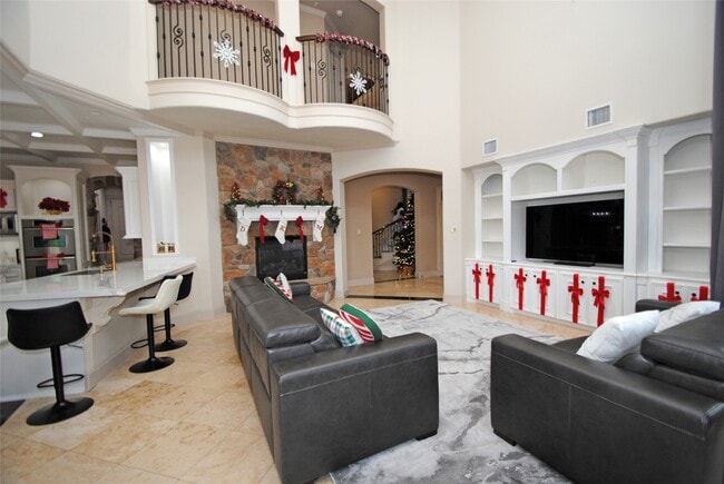 Building Photo - 15823 Medina Lake Ln