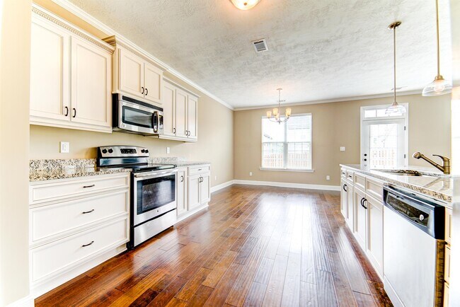 Building Photo - 2504 Kari Ln