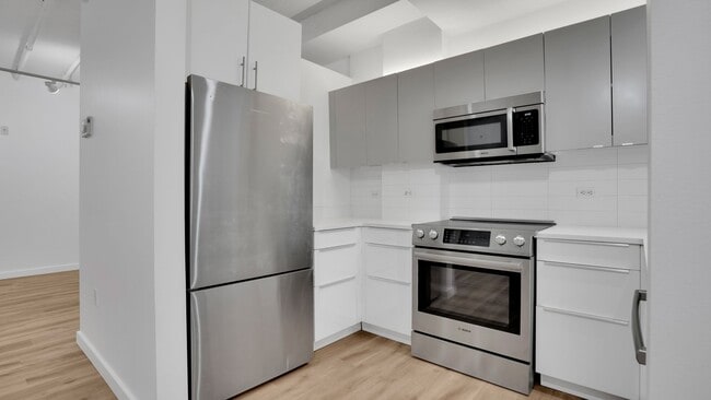 Building Photo - EPIC REA - Modern-Style 1 BR/1 BA Condo in...