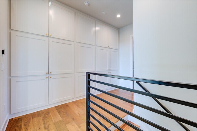 Building Photo - 820 Wakefield Dr