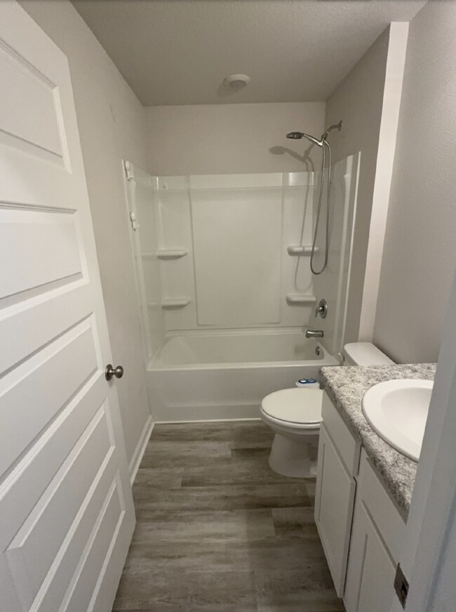 Building Photo - Charming 2-Bed Home in Cantonment - Cozy Retreat!