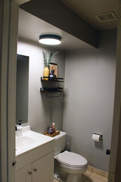 Master Bedroom Attached bathroom - 15718 Orlan Brook Dr