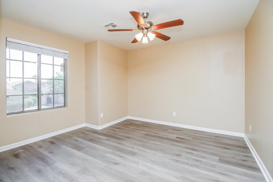 Building Photo - 1668 S Quartz St