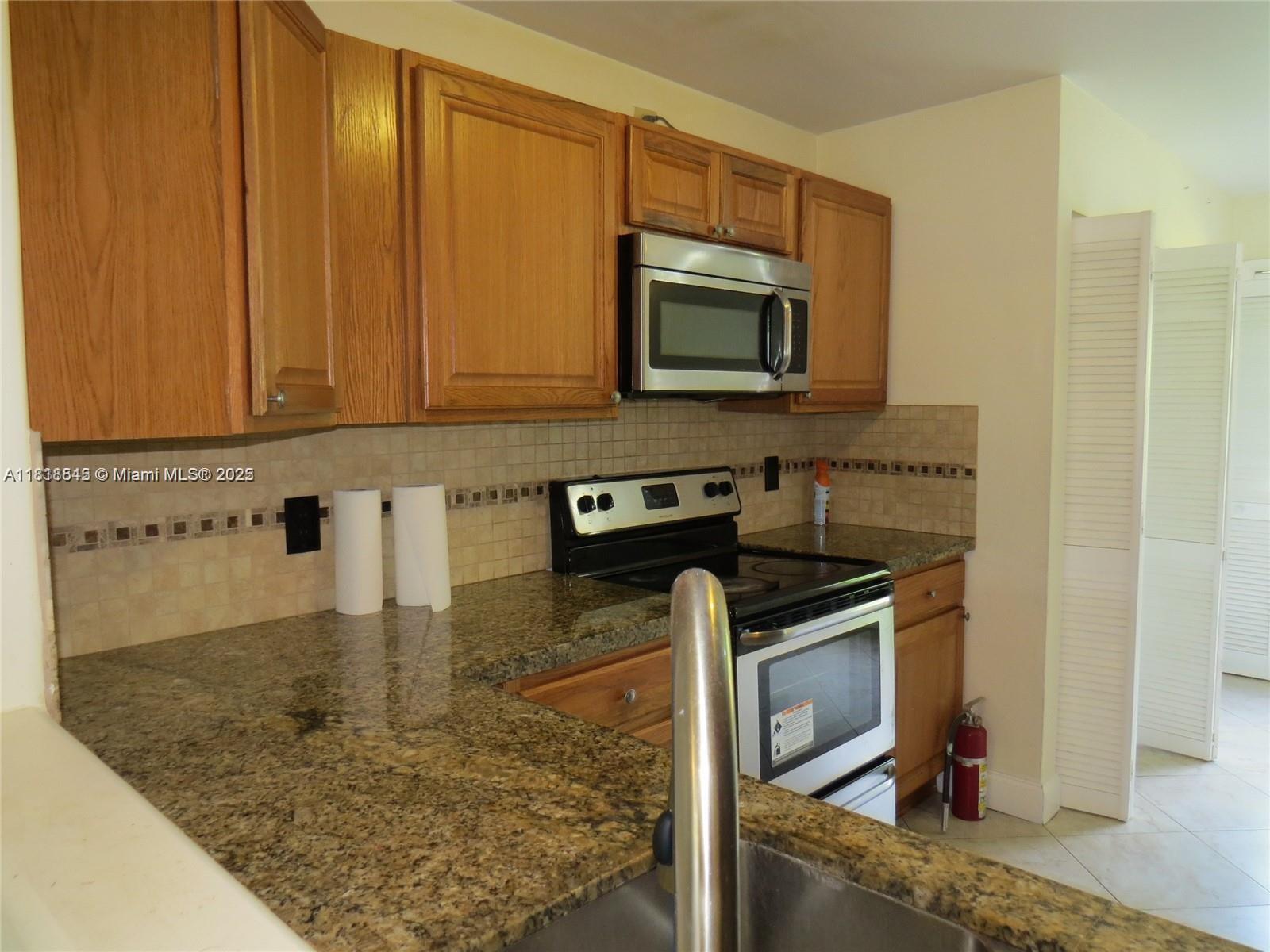 Building Photo - 216 Lakeside Cir