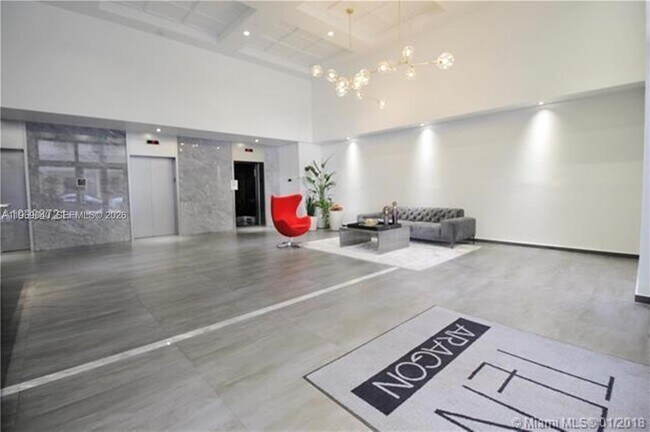 Building Photo - 10 Aragon Ave