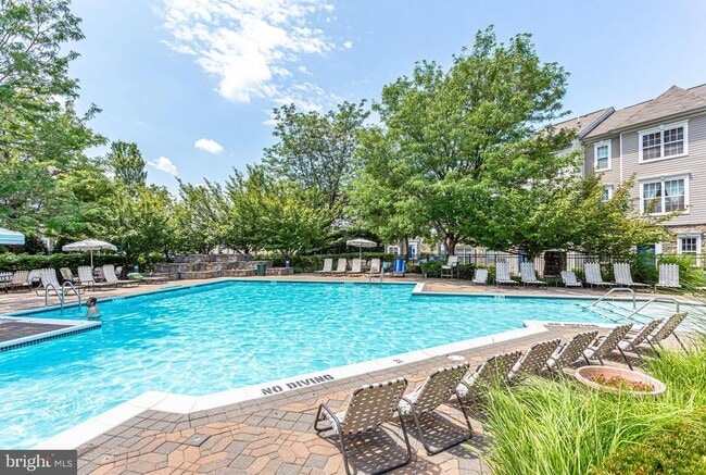 Building Photo - 43585 PATCHING POND Sq