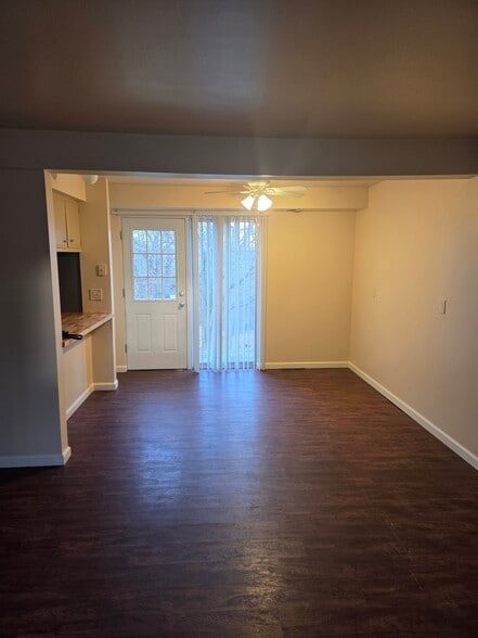 Building Photo - 524 Mercer Rd