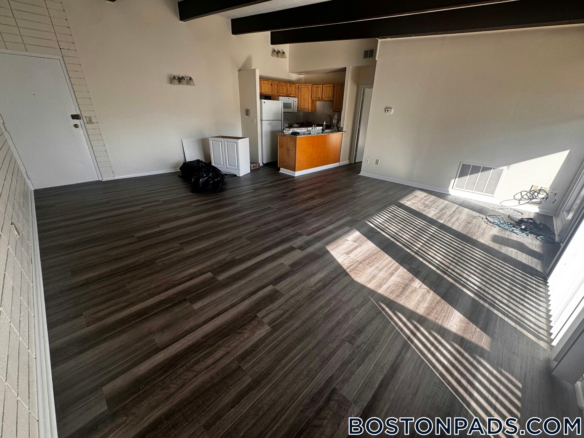 Building Photo - 16 Westgate Dr