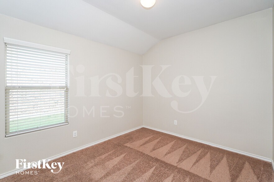 Building Photo - 303 Preakness Ln