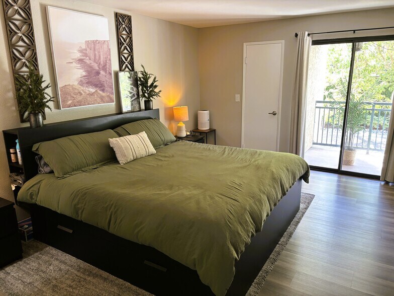 Building Photo - 4589 Via Marisol