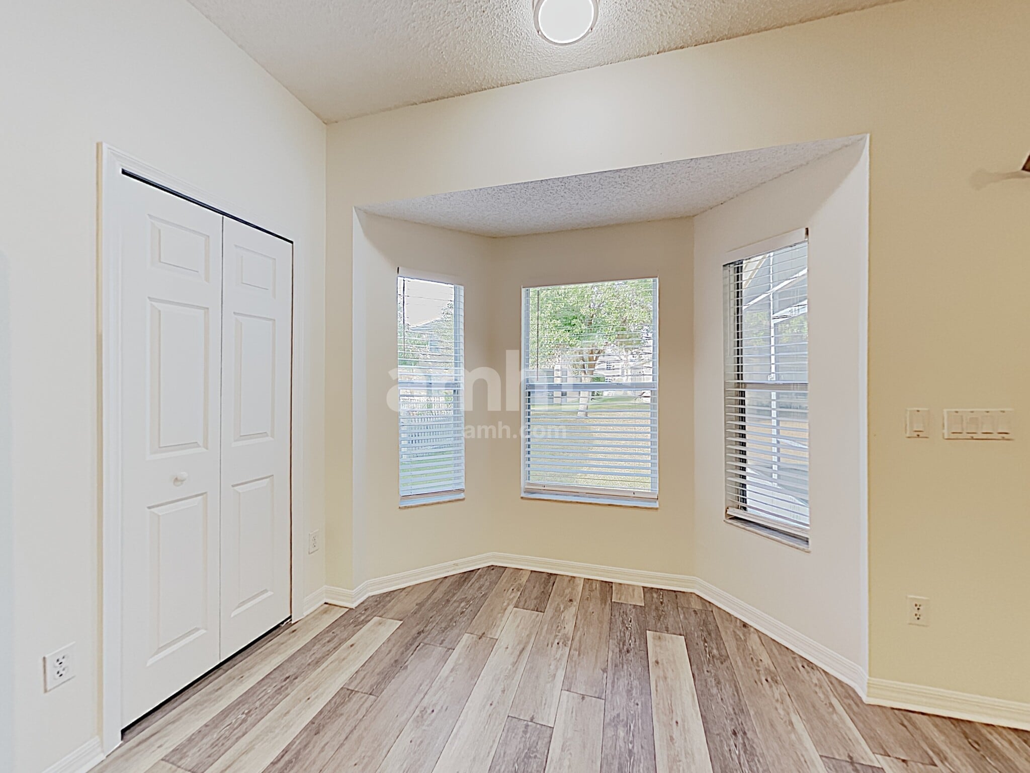 Building Photo - 2219 Darlin Cir
