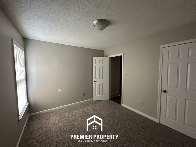 Building Photo - 968 Boones Hollow Dr