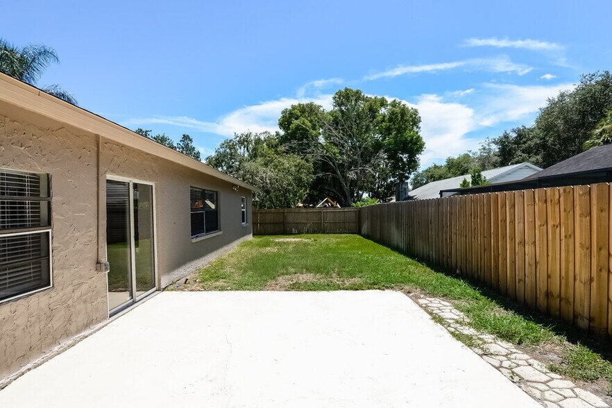 Building Photo - 4243 Tall Oak Ln