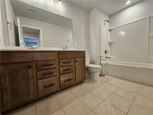 Building Photo - 5030 Sierra Creek Dr NE