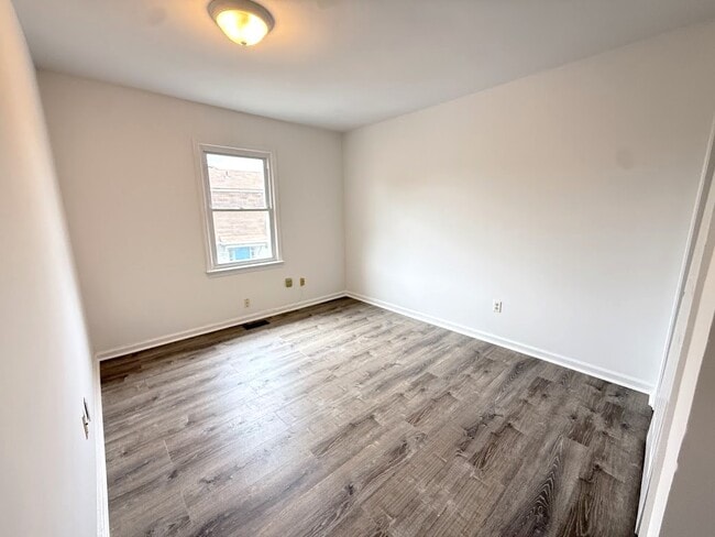 Building Photo - 691 Biltmore Dr