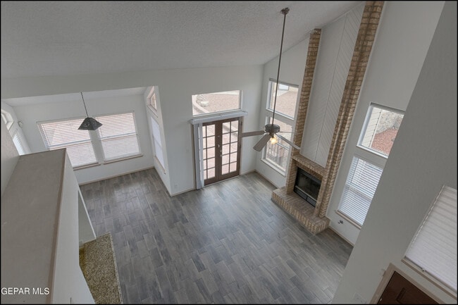 Building Photo - 894 Melville Ln