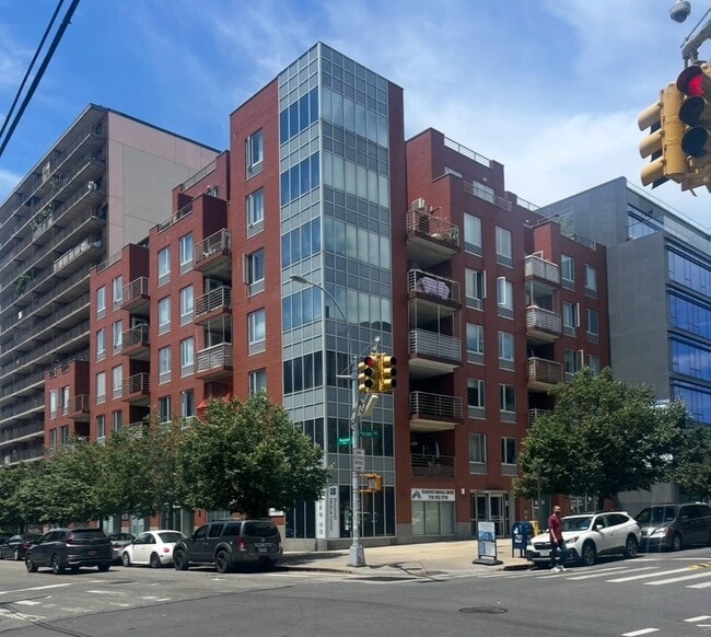 Primary Photo - 38-30 Parsons Blvd