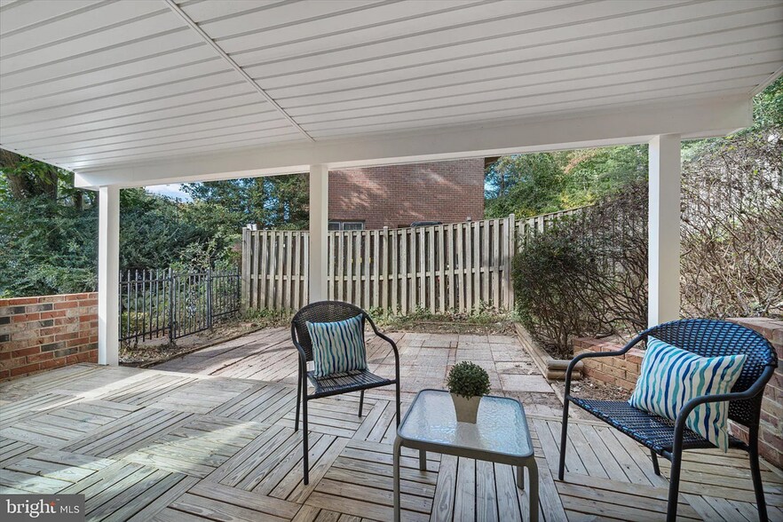 Building Photo - 10116 Dundalk St