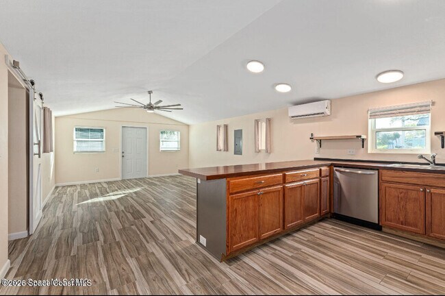 Building Photo - 1460 Guava Ave