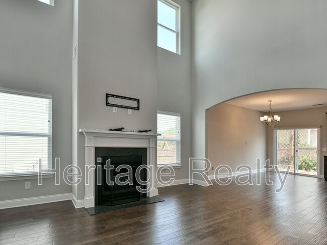 Building Photo - 2212 Scarlet Tanager St