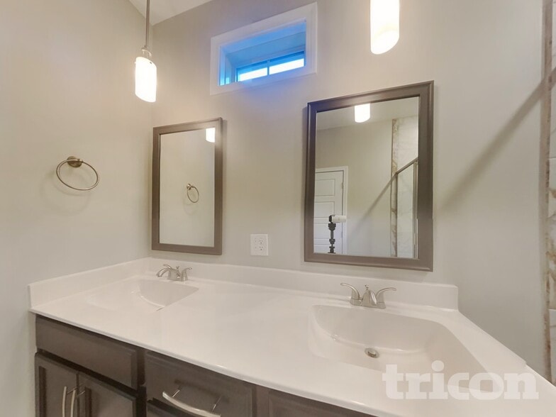 Building Photo - 124 Lucerne Ln