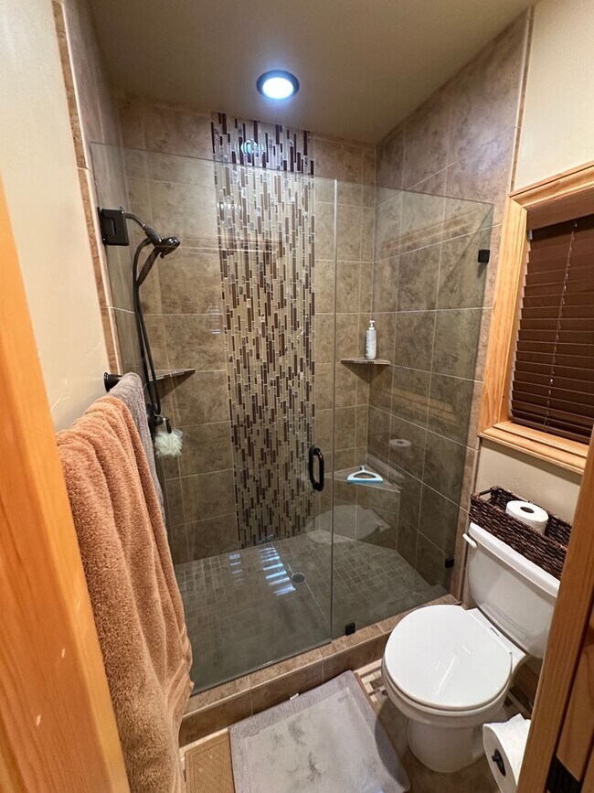 Building Photo - Beautiful Tahoe Donner Ski Lease