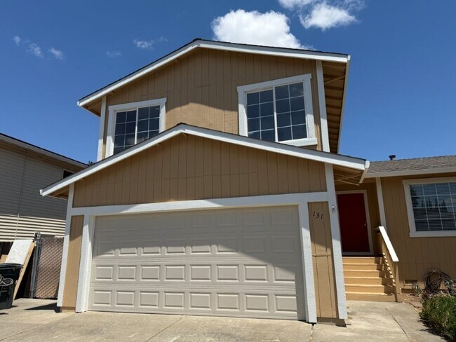 Building Photo - Rare Remodeled 5 Bedroom 2.5 Bath Tri Level in Vacaville