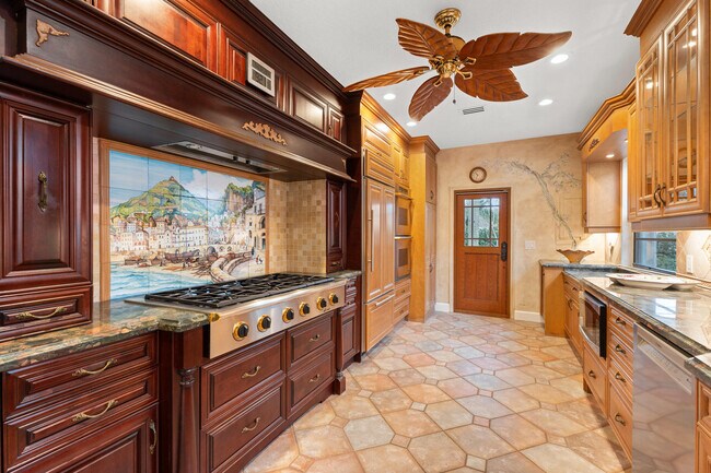 Building Photo - 114 S Lake Dr