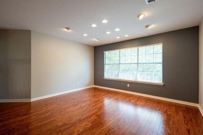Building Photo - 8901 Splitarrow Dr