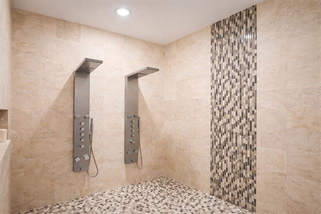 Building Photo - 7357 Golf Club Dr